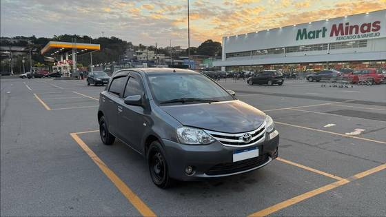 TOYOTA ETIOS 1.5 XS 16V FLEX 4P MANUAL TOYOTA ETIOS 1.5 XS 16V FLEX 4P MANUAL